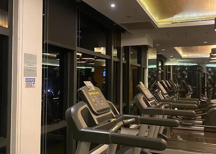 Hébergement de vacances 45ft Floor With Fast Wi-fi Pool & Gym Access *